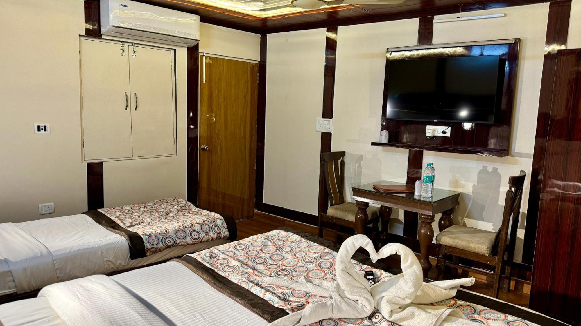 ホテル Golden Residency ニューデリー エクステリア 写真